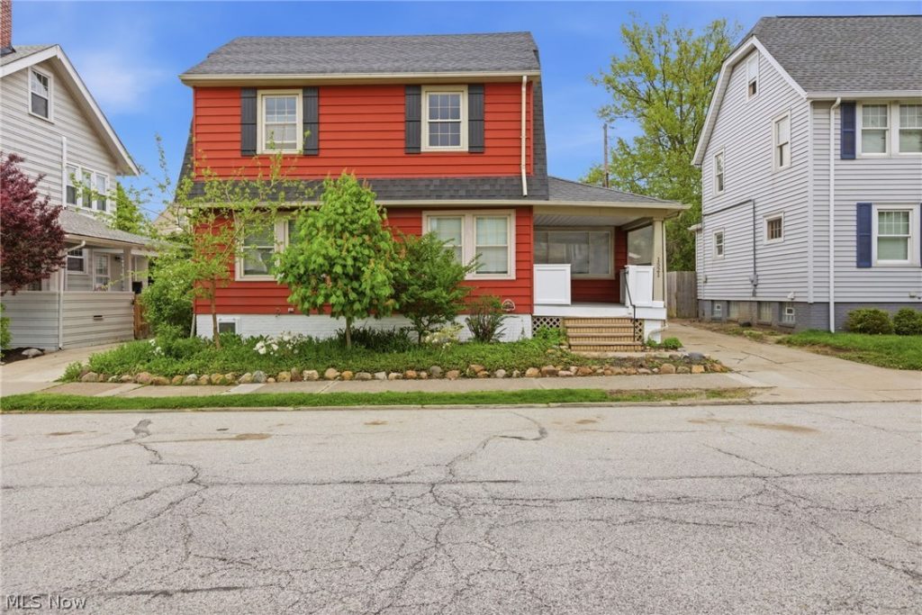1521 Blossom Park Avenue, Lakewood, OH