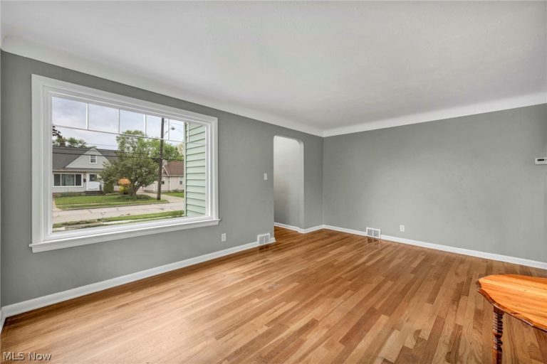 391 324th Street, Willowick, OH - Photo 8
