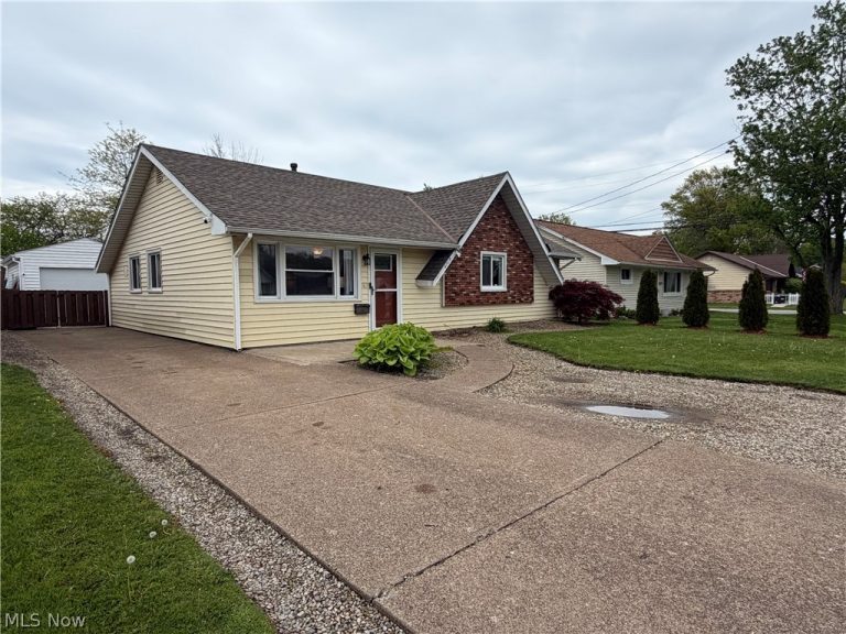 4219 Brockley Avenue, Sheffield Lake, OH - Photo 2