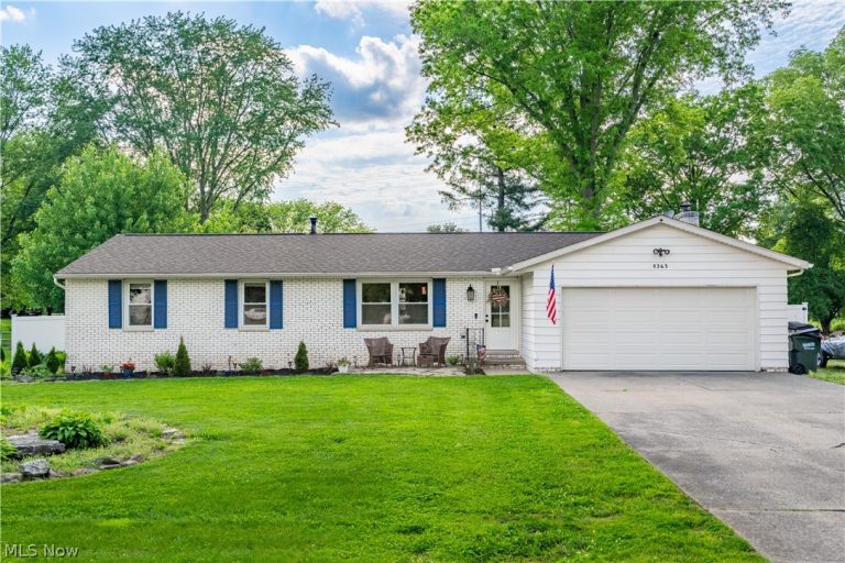 8263 Winterwood Avenue, North Canton, OH, 44720