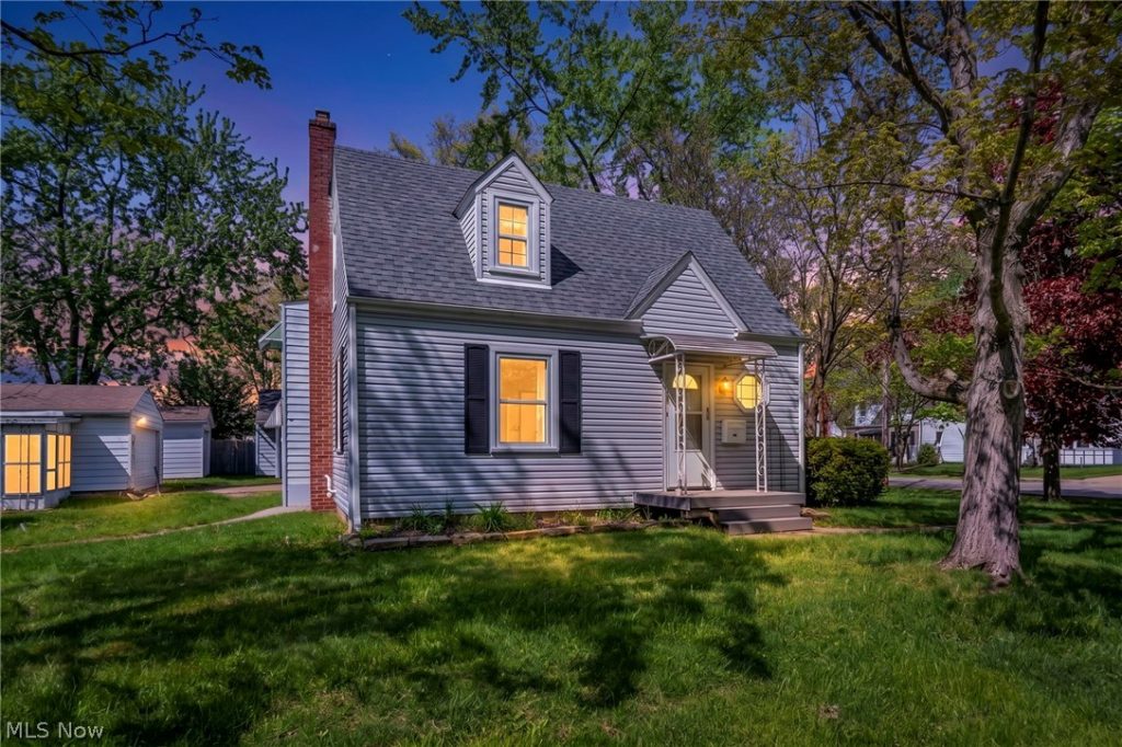 228 Sanford Street, Ravenna, OH