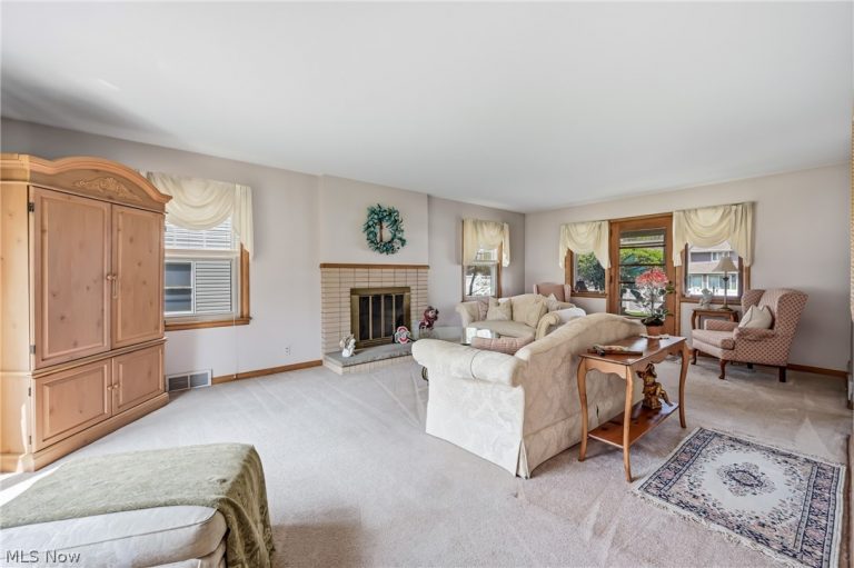 546 Perkinswood Boulevard, Warren, OH - Photo 8