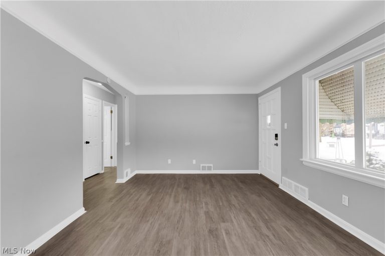 22501 Arms Avenue, Euclid, OH - Photo 4