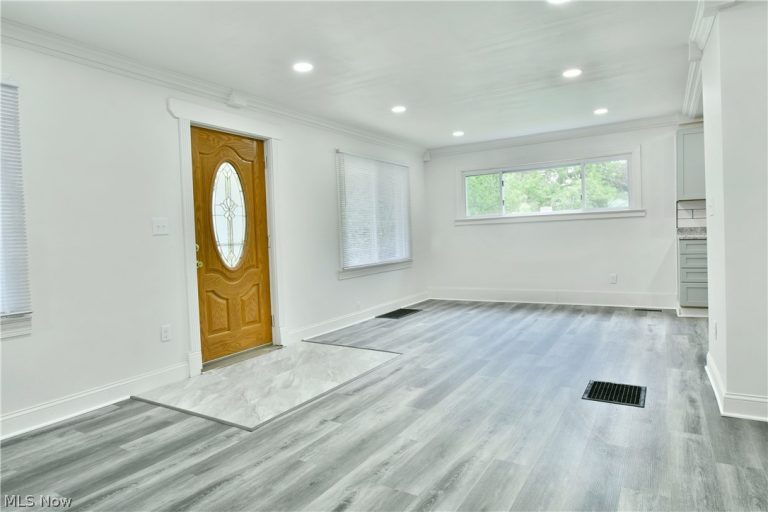 190 Bennett Court, Geneva, OH - Photo 6