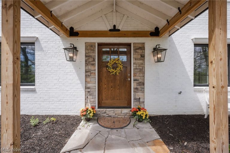 58 Orange Street, Chagrin Falls, OH - Photo 4