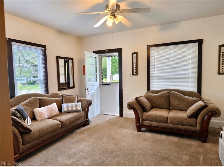 2446 Vestal Road, Youngstown, OH - Photo 2