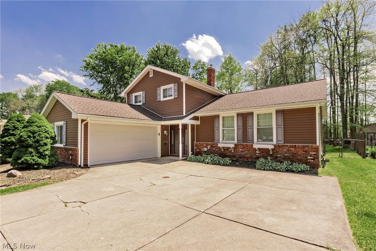 33320 Outley Park Drive, Solon, OH - Photo 2