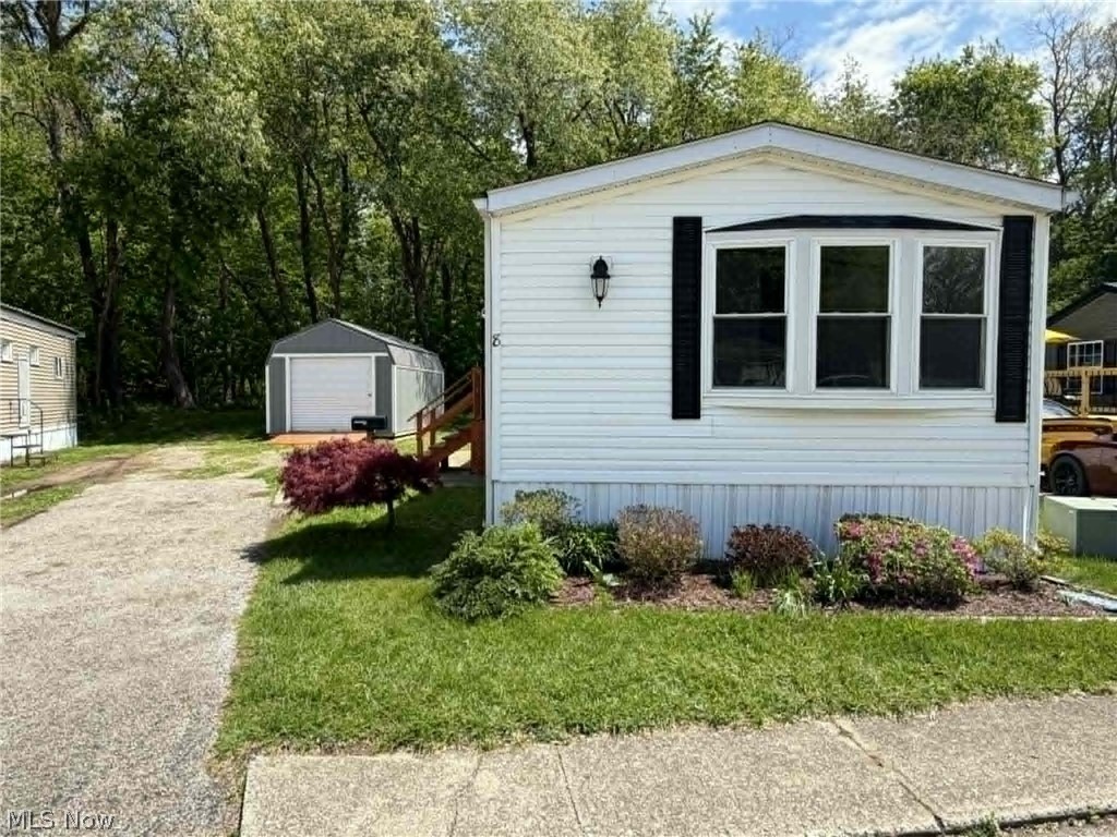 8 Hawaiian Drive, Madison, OH
