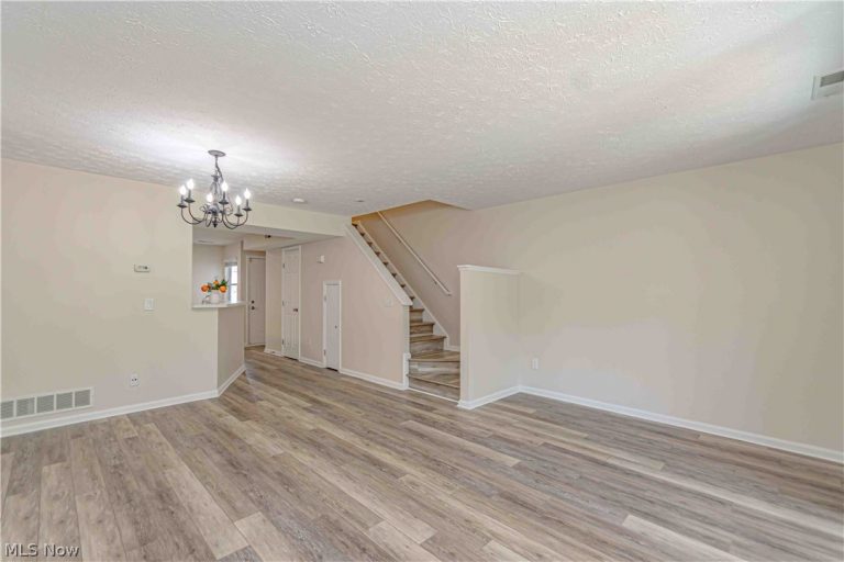 6735 Columbine Court, Middleburg Heights, OH - Photo 8