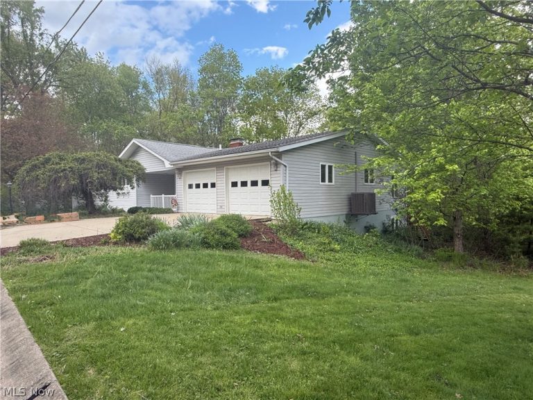 177 Lowery Lane, New Concord, OH - Photo 3
