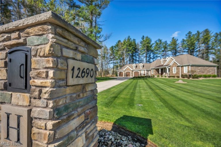 12690 Barrington Lane, Chesterland, OH - Photo 4