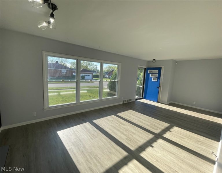 1683 Dennis Drive, Wickliffe, OH - Photo 3