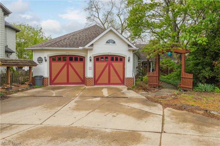 5918 Liberty Avenue, Vermilion, OH - Photo 2