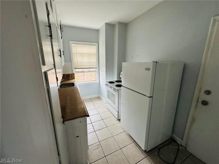 15610 Van Aken Boulevard #4, Shaker Heights, OH - Photo 3