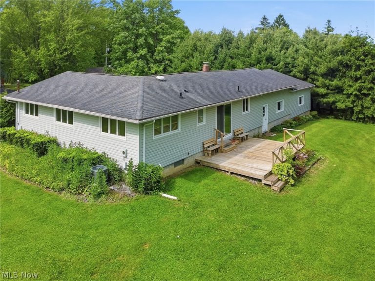 1471 Debra Drive, Ashtabula, OH - Photo 3