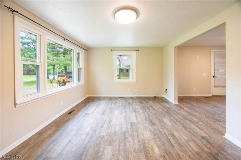 13095 Navarre Road, Beach City, OH - Photo 8