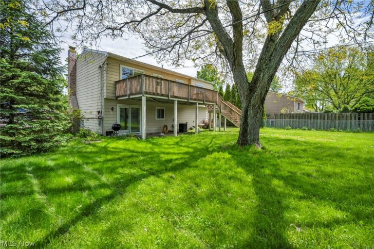 8600 Brentwood Drive, Olmsted Twp, OH - Photo 4