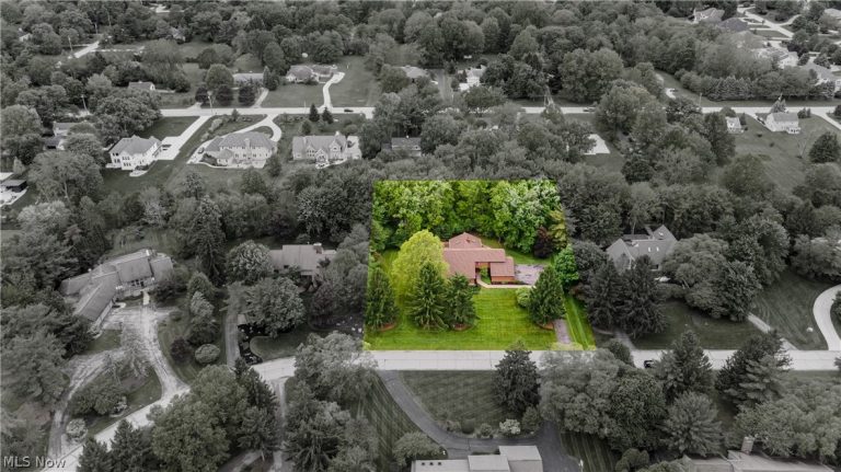 2626 Fairwood Drive, Pepper Pike, OH - Photo 3