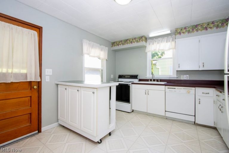 576 Hartzler Street, Wooster, OH - Photo 8