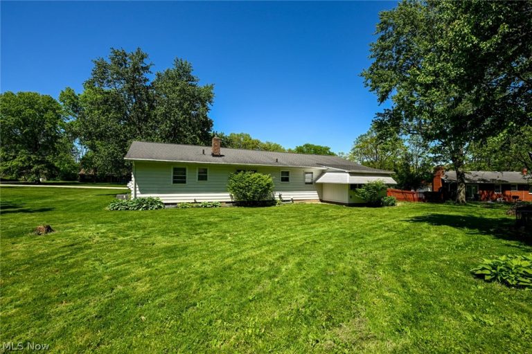 614 Hidden Valley Road, Cuyahoga Falls, OH - Photo 4