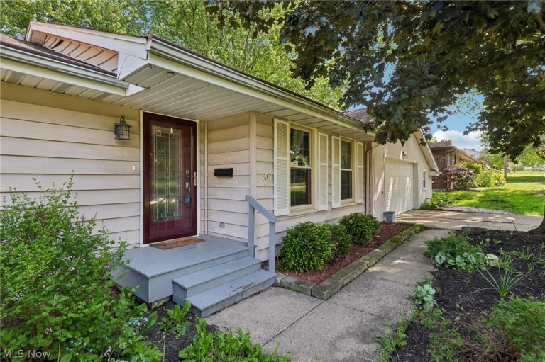 612 Forest Ridge Drive, Boardman, OH - Photo 2