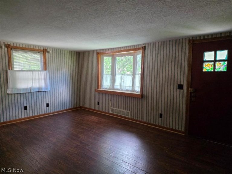 1528 40th Street, Canton, OH - Photo 2