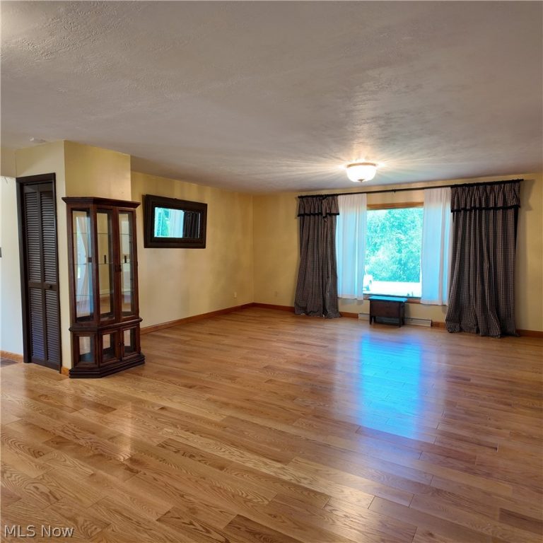 67156 Joella Drive, St Clairsville, OH - Photo 6