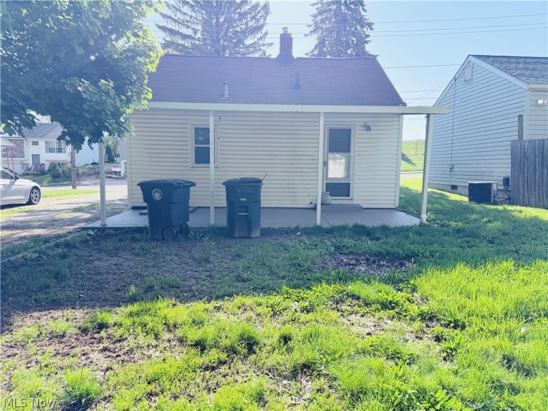 978 Kelly Avenue, Akron, OH - Photo 2
