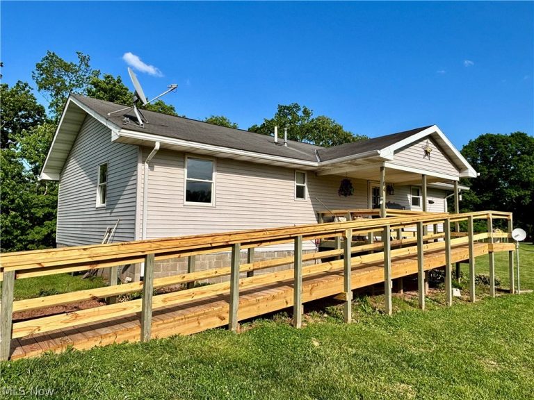 104 Woodcrest Lane, Marietta, OH - Photo 2