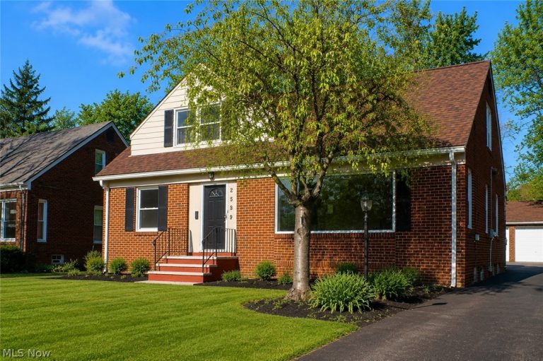 2529 Canterbury Road, Cleveland Heights, OH - Photo 2
