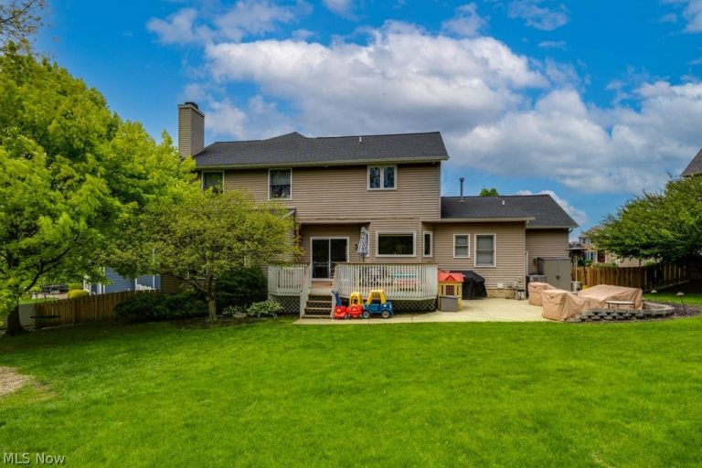 326 Saint Lawrence Circle, Northfield, OH - Photo 4