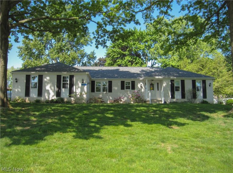 7351 Starcliff Avenue, North Canton, OH - Photo 2