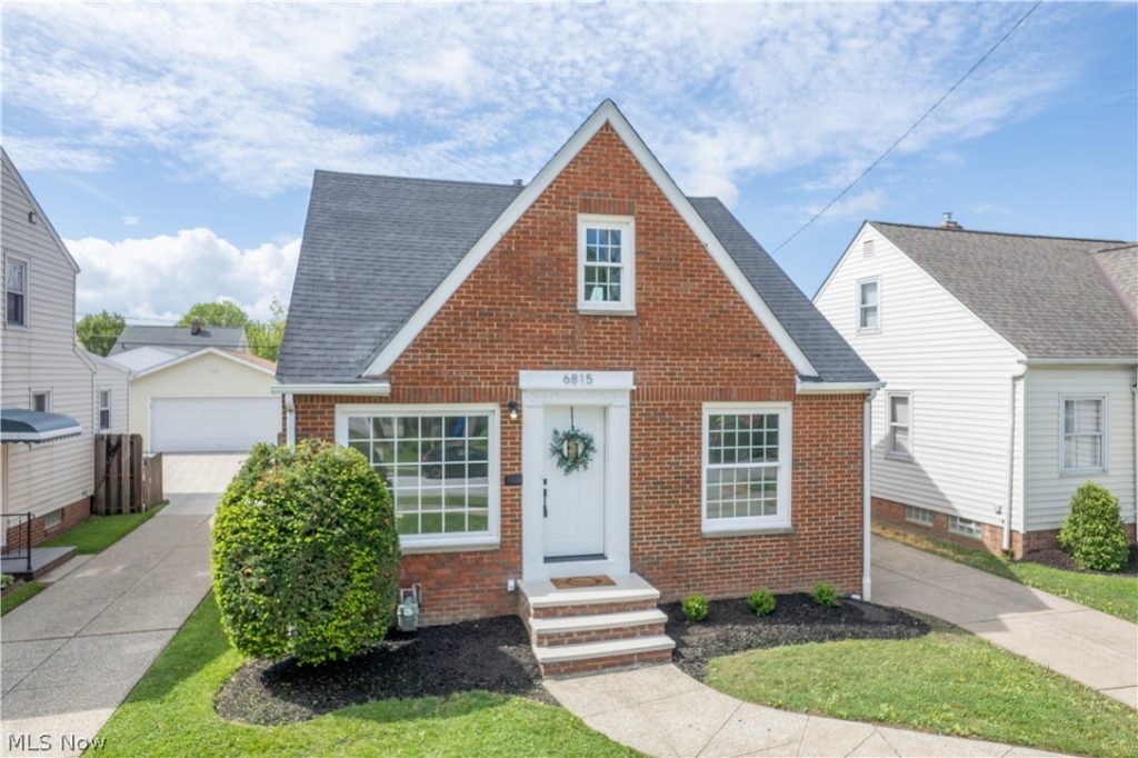 6815 Dartworth Drive, Parma, OH