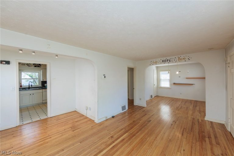 1883 Maywood Road, South Euclid, OH - Photo 8
