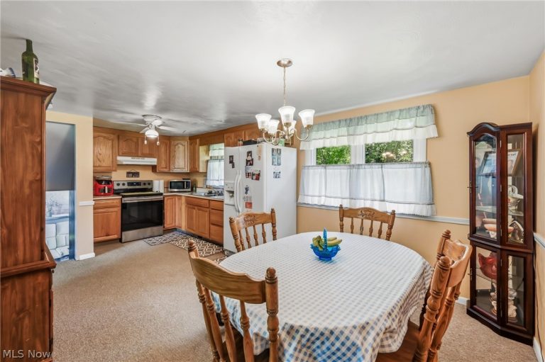 42033 Edward Circle, Columbiana, OH - Photo 5