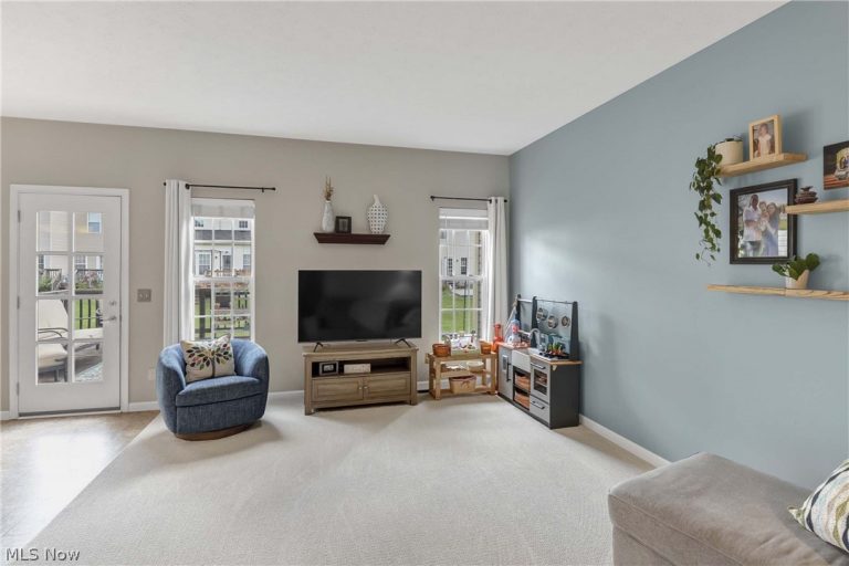 106 Clay Court, Berea, OH - Photo 6