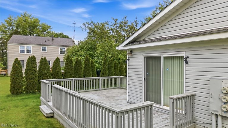 111 Greenfield Oval, Warren, OH - Photo 6