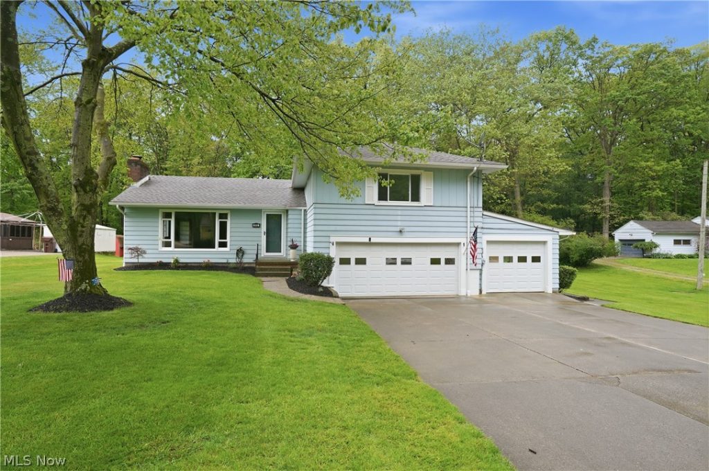 5912 Woodward Drive, Akron, OH