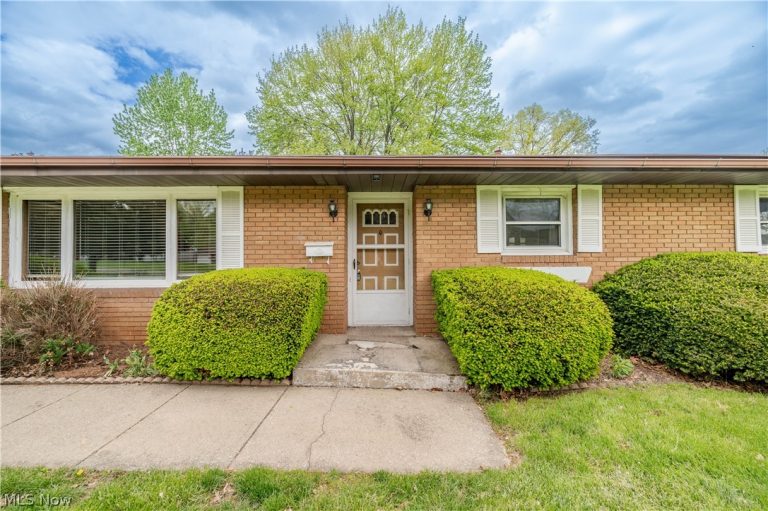7627 Catherine Street, Masury, OH - Photo 2