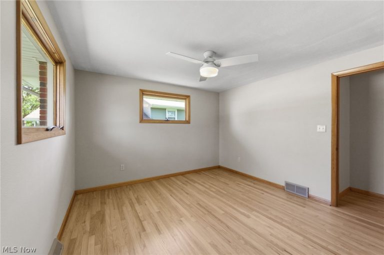 4561 Newbury Drive, Vermilion, OH - Photo 8