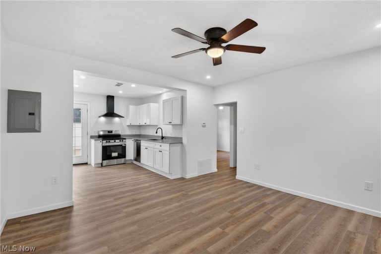 11818 Kirton Avenue, Cleveland, OH - Photo 6