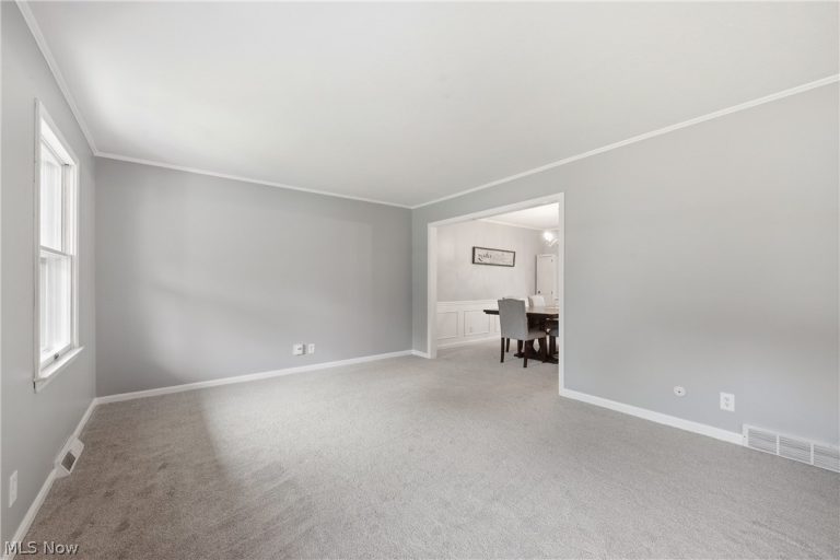 4083 Lydgate Drive, North Olmsted, OH - Photo 6