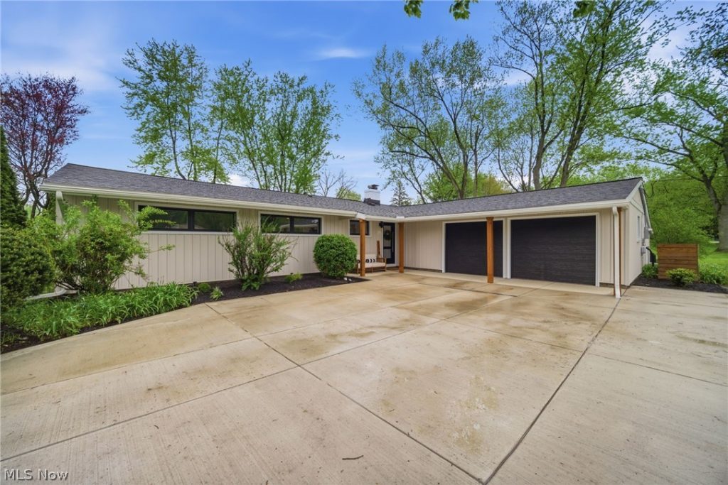 12789 Manchester Drive, Chesterland, OH