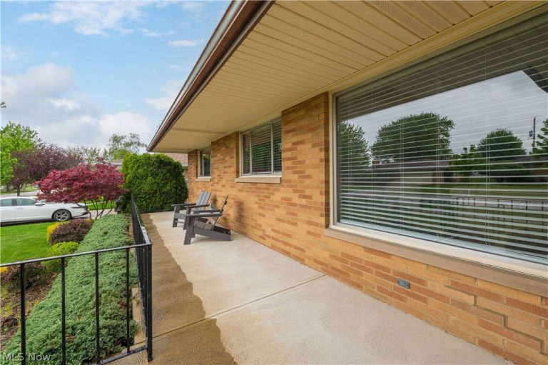 14666 Robert Drive, Middleburg Heights, OH - Photo 5