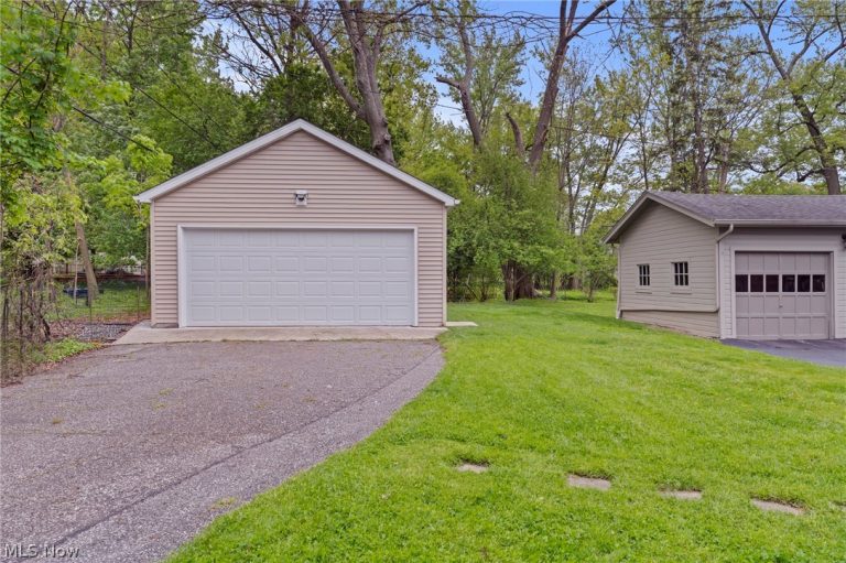 3504 Scarborough Road, Cleveland Heights, OH - Photo 3