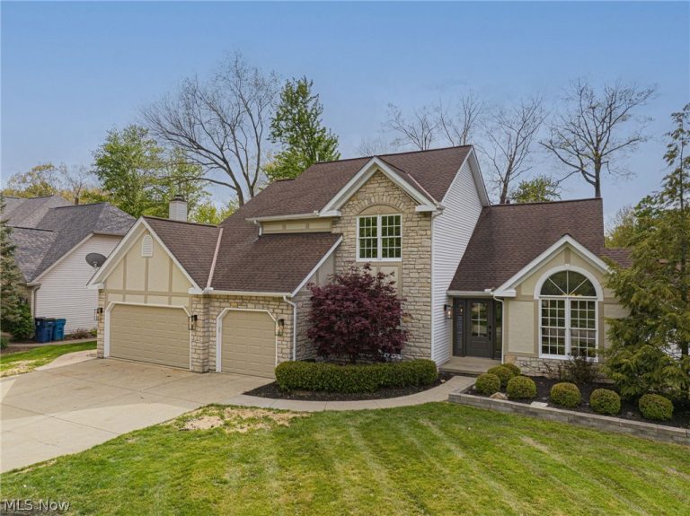 18964 Bears Paw Lane, Strongsville, OH, 44136