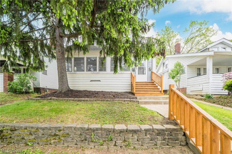 20180 Hillcrest Drive, Euclid, OH - Photo 2