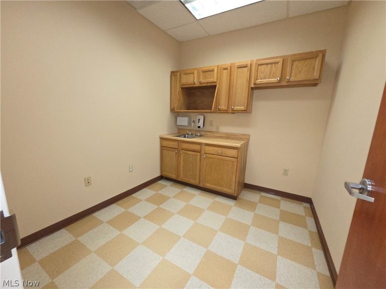 304 Main Street, St Clairsville, OH - Photo 8