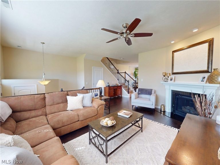 6144 Pointe Drive, Pepper Pike, OH - Photo 3
