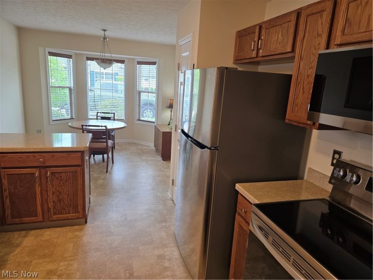 136 Haydens Arbor, Elyria, OH - Photo 5